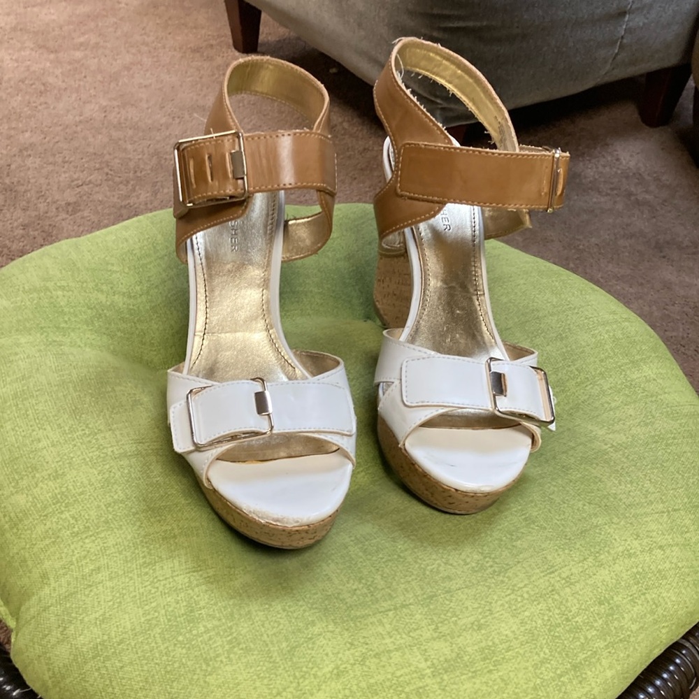 Women’s white and tan platform sandal